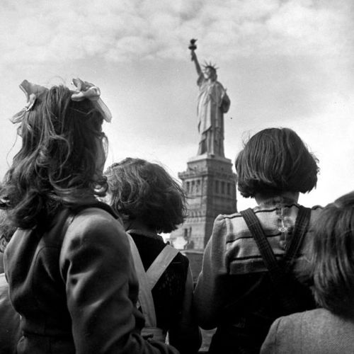 Refugee children in 1946 gazing at Statue of Liberty from the railing of a boat. (Jerry Cooke—The LI