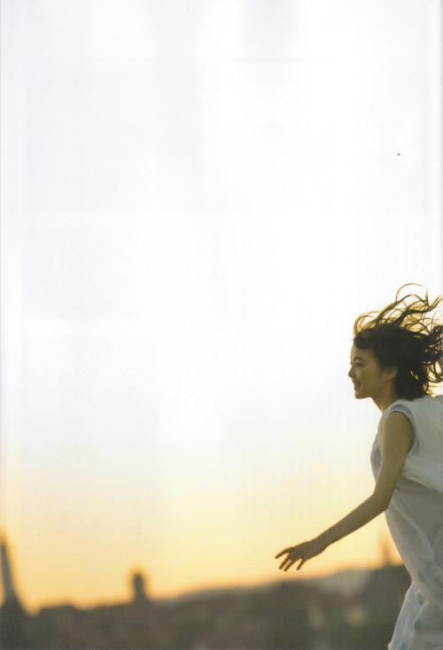 voz48reloaded:  Ikuta Erika 1st Photobook 「Tenchou」