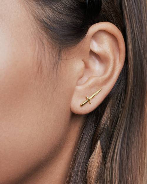 figdays: Tiny Dagger Stud Earrings // Lunaijewelry