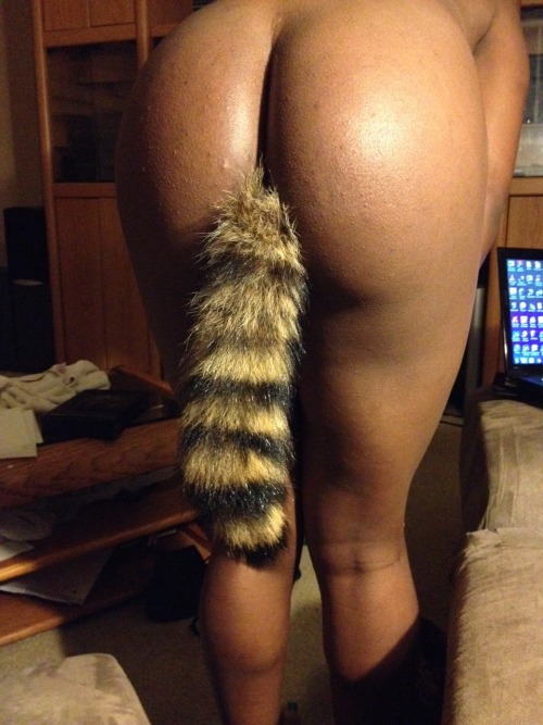 daddyslilheaven:  My sexy ass and my fox tail 