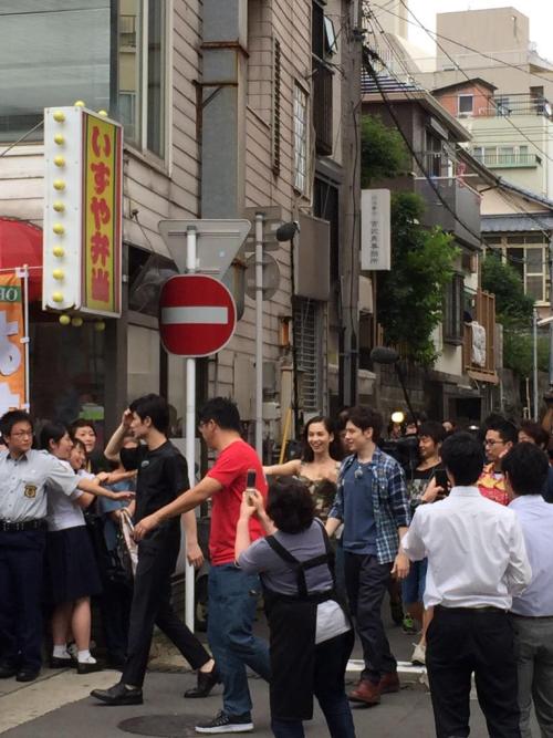 Miura Haruma (Eren) and Mizuhara Kiko (Mikasa) were spotted in Nagasaki just now filming a TV special!No doubt part of the SnK live action promo cycle!