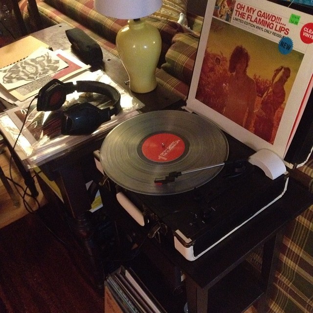 denimwookie:  I am ashamed I didn’t think of moving this turntable into my work