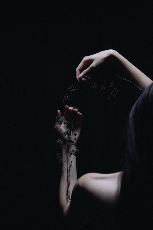 under-spell:  daydreaming-wildflower:    I had just a bit of you in my fingers by   Anna O.  . 