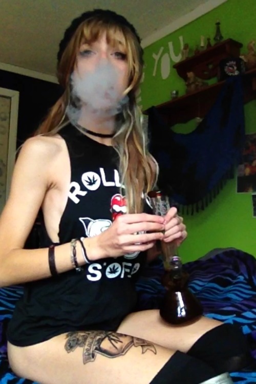 psychedelic-freak-out:  Rolling stoned 😛