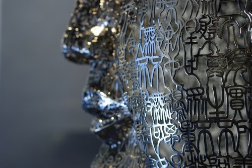 sixpenceee:Life-Size Metal Sculptures Made of Thousands of Chinese Calligraphy CharactersArtwork by 