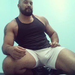 armexicanos:  mindcakebliss:  White shorts, um, yeah, can’t stop, um looking, jeez its, grr, real nice, um, yeah, those white shorts, yum.  #armexicanos