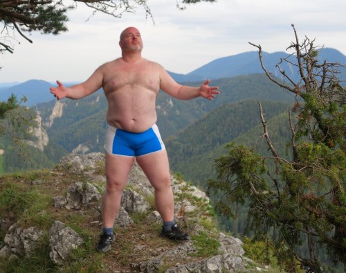 free in the mountains!visit my fanpage: justfor.fans/bear_ingowelcome!