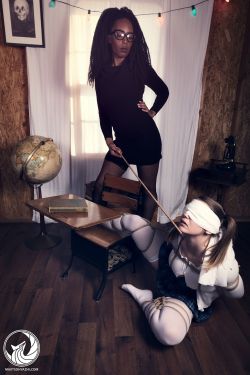 princess-poundcakes:  I’m playing teacher to a bound little school girl.Photographer : maiitsohyazhi