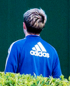 swiftclass:  Niall playing football this week (?) 