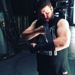 nikki-cim:  wwe: #KevinOwens faces #DeanAmbrose