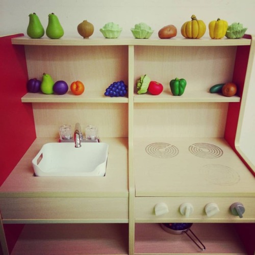 The tiny chefs are very organized with their ingredients. #childrenatplay #toykitchen #imagination #