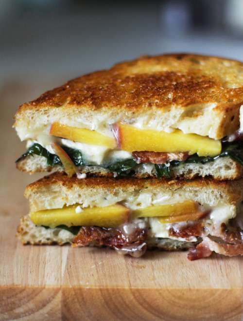 Peach, Brie, Bacon &amp; Basil Sandwich &frac12; peach, cut into slicesBrie, about 7-8 slices2 piece