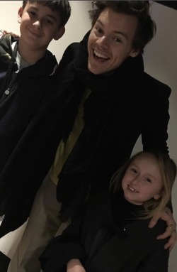 hstylesarchive:  Harry with two young fans,