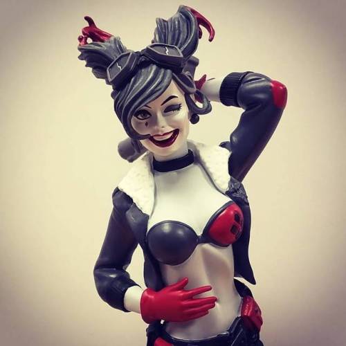 Red, white and black #harleyquinn statue design by #antkucia. #harley #statues #heroesworld