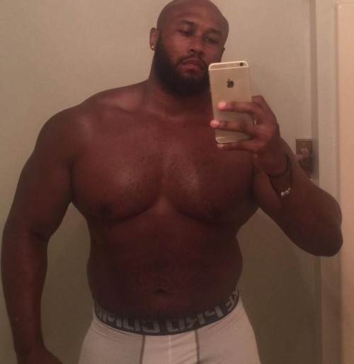 sexythickbroatl: 24play16: man4mancoitus: Big Sexy #man4mancoitus All I need is an introduction.. Wo