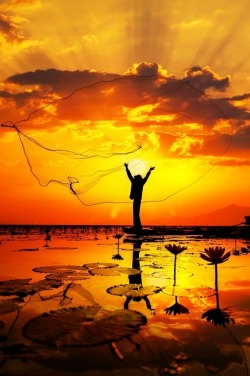 wavemotions:Fisherman in Thailand by Sasin