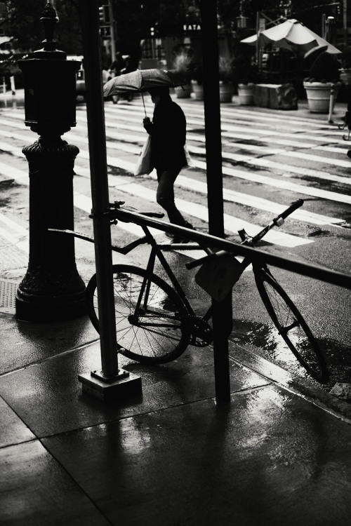 “all the way to baltimore and running out of time”flatiron, nyc.(Fuji X-T2)