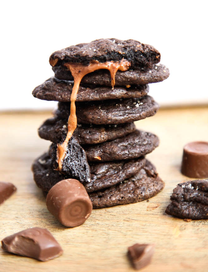 oohhhbaby:  dark chocolate roll filled cookies 