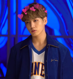 jungkookwhearts:💙💗💙