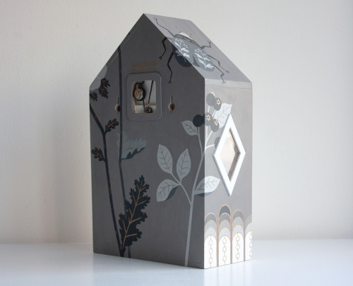 honeythistledesigns:Been working away at this lil house box since last December and finally finished