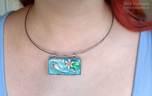 sunhawk:Pool Pendants1” x 2” shallow pools with water-friendly creatures inside nickel-free metal tr