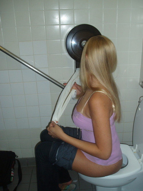TOILET PEE