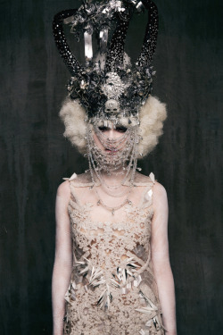 f-l-e-u-r-d-e-l-y-s:  “Requiem for a Queen” by Pauline DarleyFor Khube Magazine Cover (http://khube-magazine.com) 