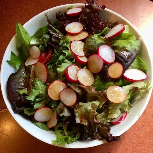 Lunch…. #workdaylunch #cedarridgefarmghent #kinderhookfarmersmarket (at Kinderhook, New York)