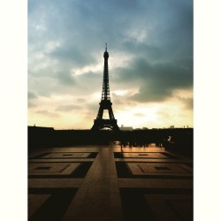 🇫🇷 Morning Walk To Class. #Paris #Eiffeltour #Toureiffel #France #Clouds #Sky