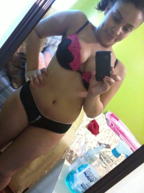 astoldbyclitliquor:  Cute Latina