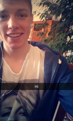 bigdawglayne:  Cute. Straight. 18.  France.  Horny straight guys are SOOO EASY.