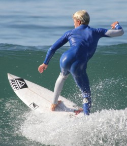 rubberknite:  One of the tightest wetsuits