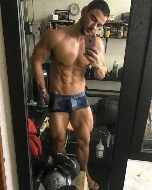mystraightfriend:  Mystraightfriend.tumblr.com