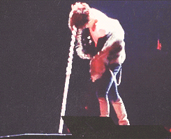 -everdeen:  no put the coat back on 
