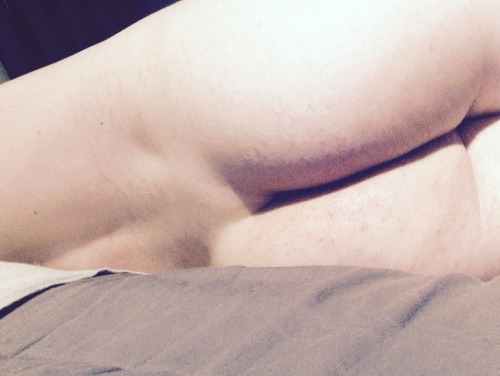 girlyboyryan:  Finally shaved my whole legs for once >w<