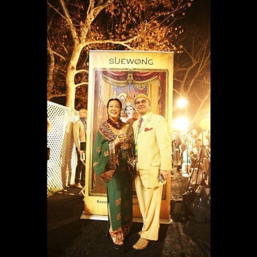 SUE WONG AT THE PRESTIGE AIR LUXURY PARTY GALA WITH ARTIST Mikeberti TechnoNatural xxxSW