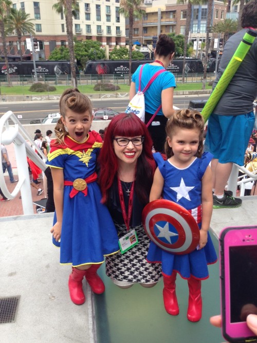 Meeting the “SO amazing” kellysue at the carolcorps meet up at SDCC!! So many great peop