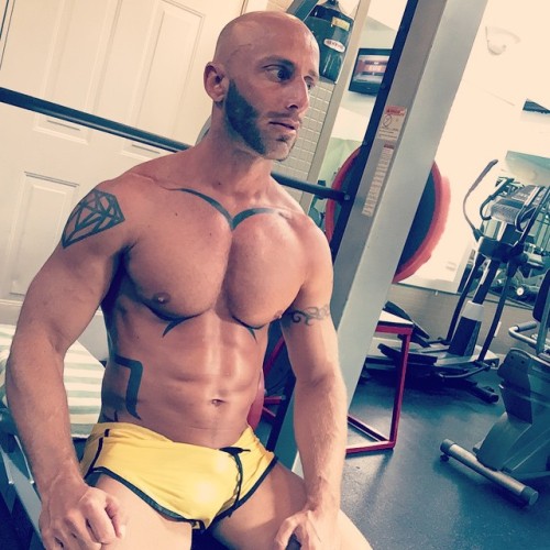 aymericdeville:  Pump it up (à Island House Key West)   A visual treat - WOOF