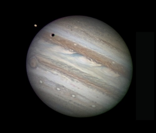 humanoidhistory: Jupiter and Io on April 14, 2006, astrophotography by Damian Peach.