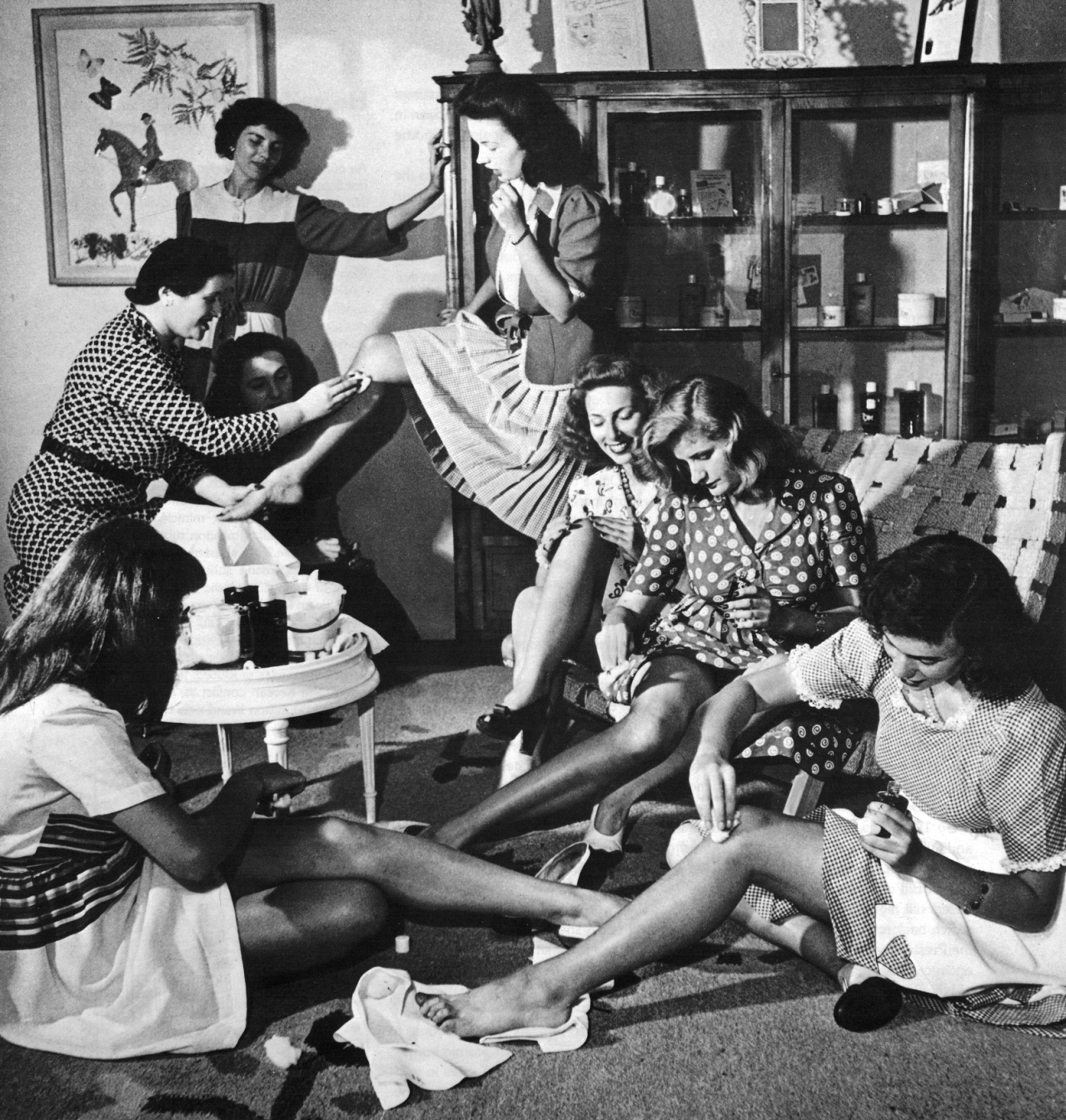 emigrejukebox:Walter Sanders: Women in the US apply leg makeup to mimic stockings,