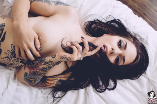 zerosoulx:  Rancor Endor Suicide Girl