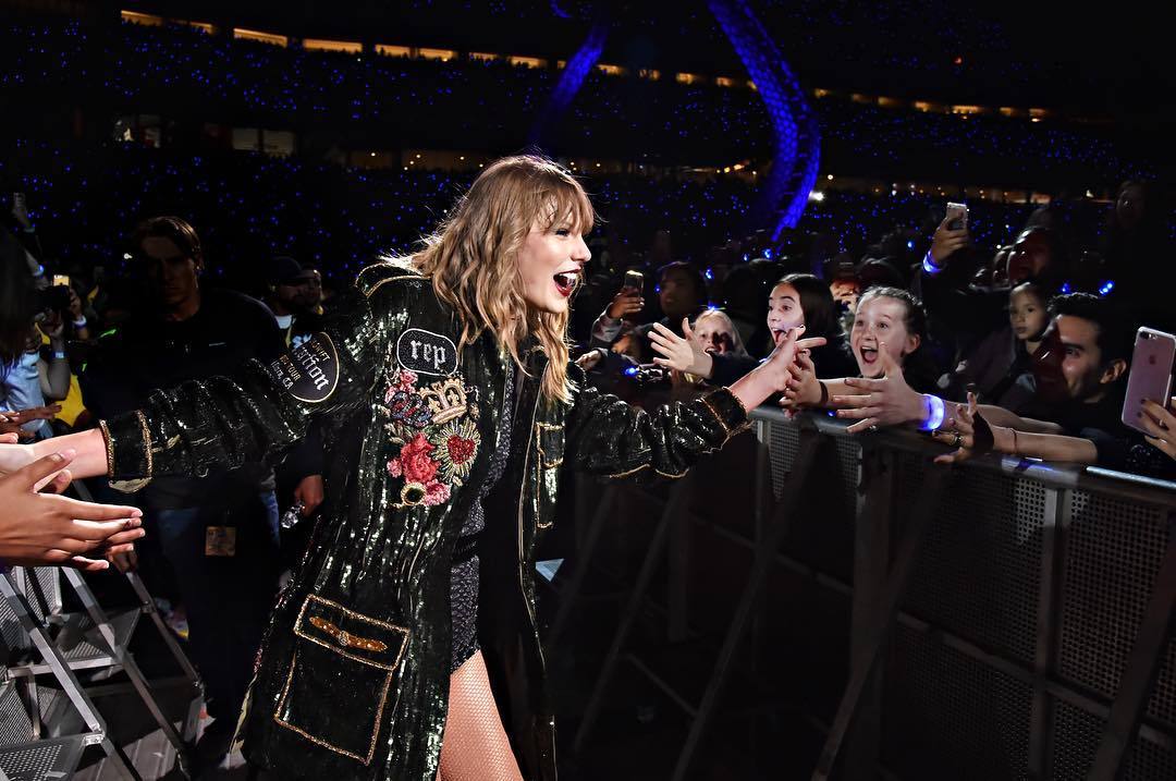 taylorswift:
“Love you guys 💋
📷 Kevin Mazur, @gettyimages
”