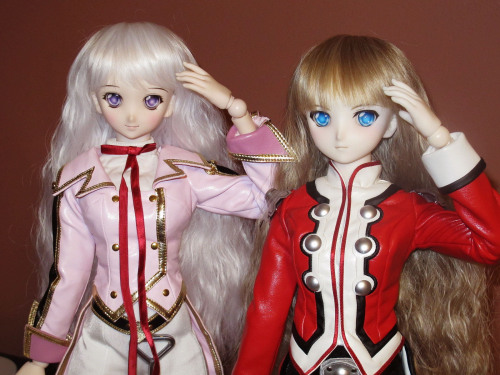 Mercy and Tempest in Sakura Taisen battle outfits! Mercy is a DDH-06 and Tempest is a Saber Alter II