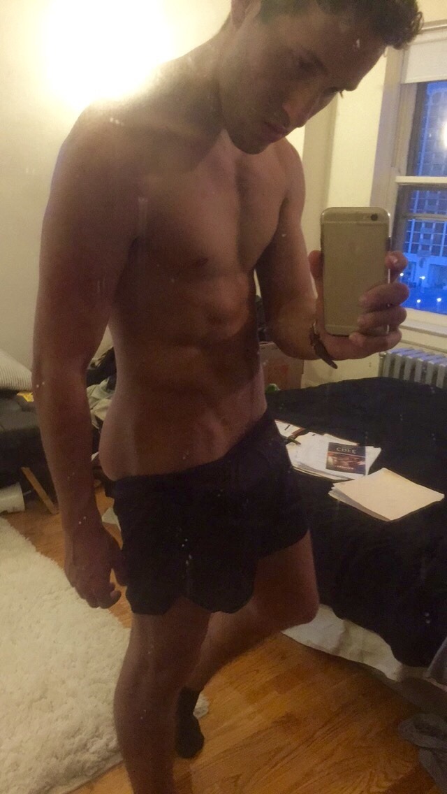 fabuloustheaterbitch:  Aerobics class is doing wonders 😬