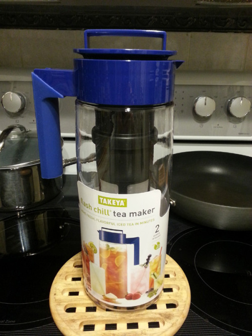 amezri:  My new Takeya Flash Chill Tea Maker arrived today! My brother showed it to me and I had to 