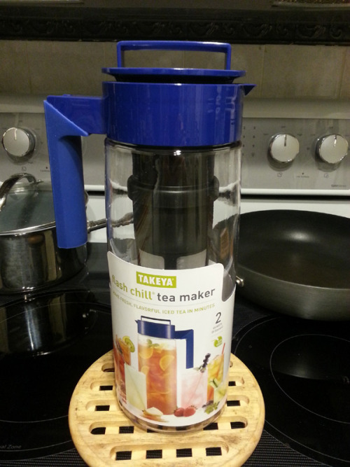 amezri:My new Takeya Flash Chill Tea Maker arrived today! My brother showed it to me and I had to 