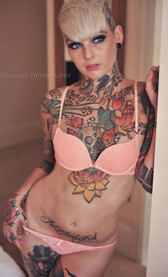 sexyinkgirls-mmm-so-nice:  Source:Sexy Inked