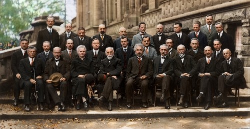 World&rsquo;s Greatest Physicists, Geniuses Meet in 1927Solvay Conference 1927First row: Irving Lang