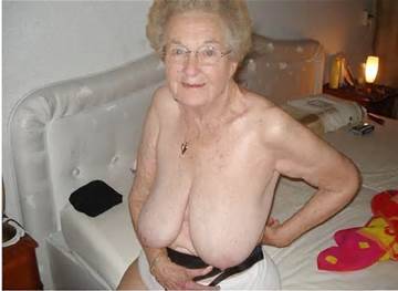 feliperamos12:  jimbo1-love:  Those tits are well nice  Señora bonita bonita muy linda 