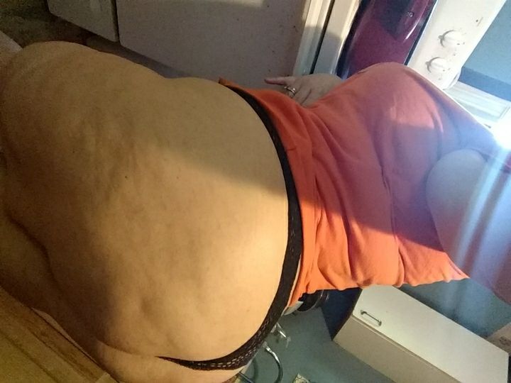 venusblue82:  Too hot to be cooking fully clothed!